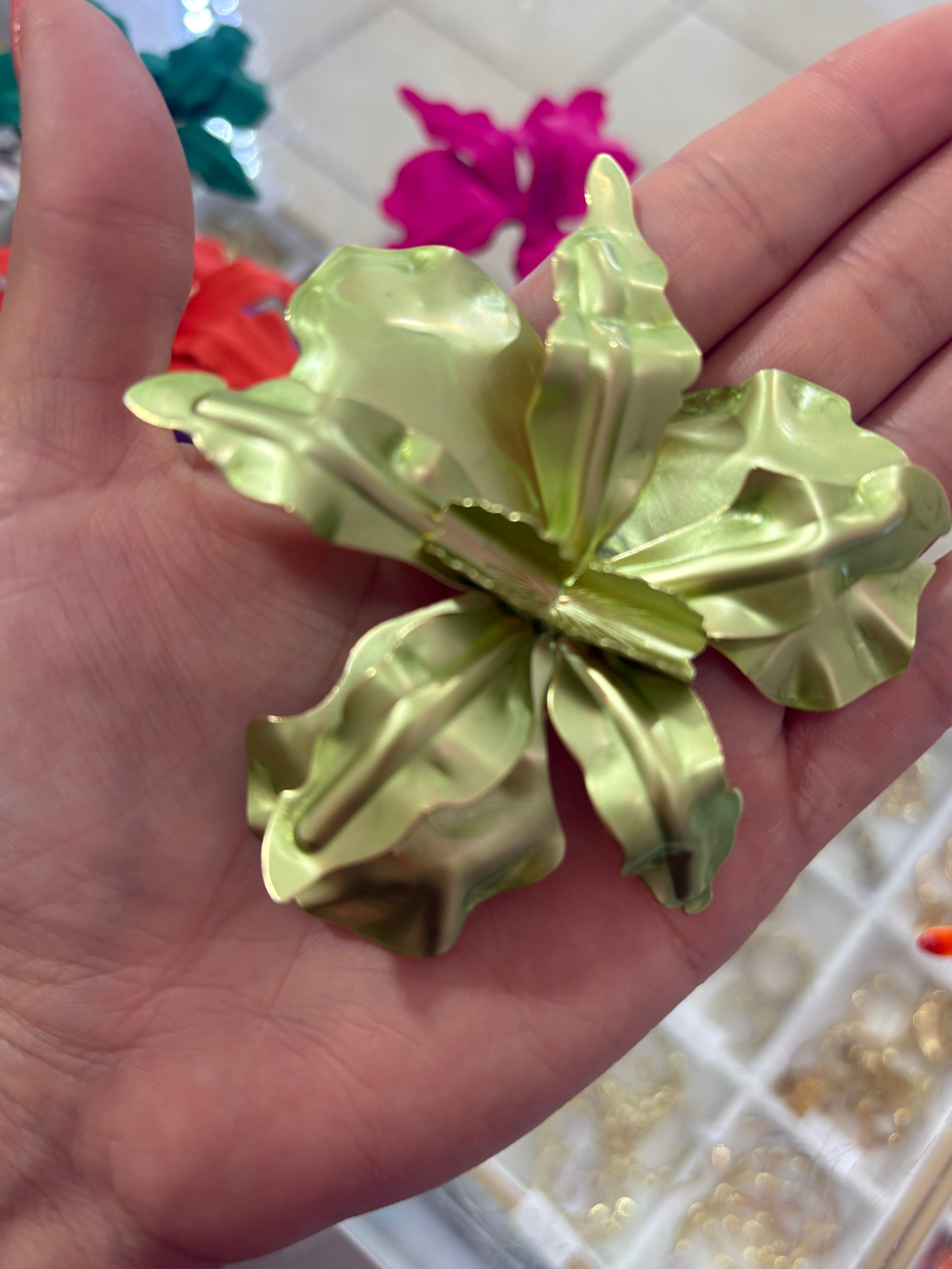 Flor esmaltada grande