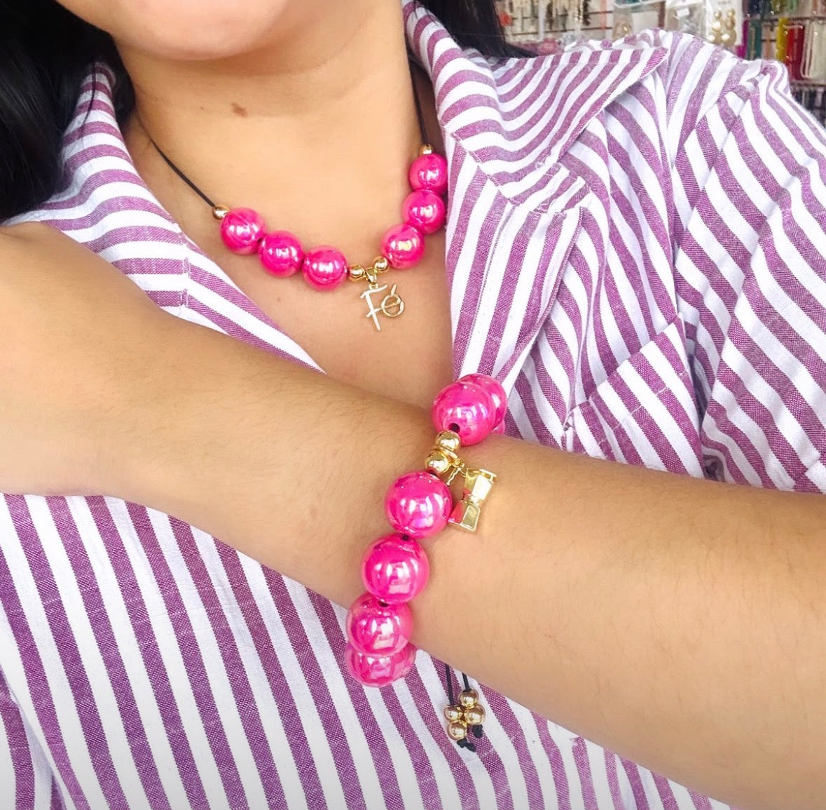 Taller en Coffee Boutique Aguada set de collar y prendas
