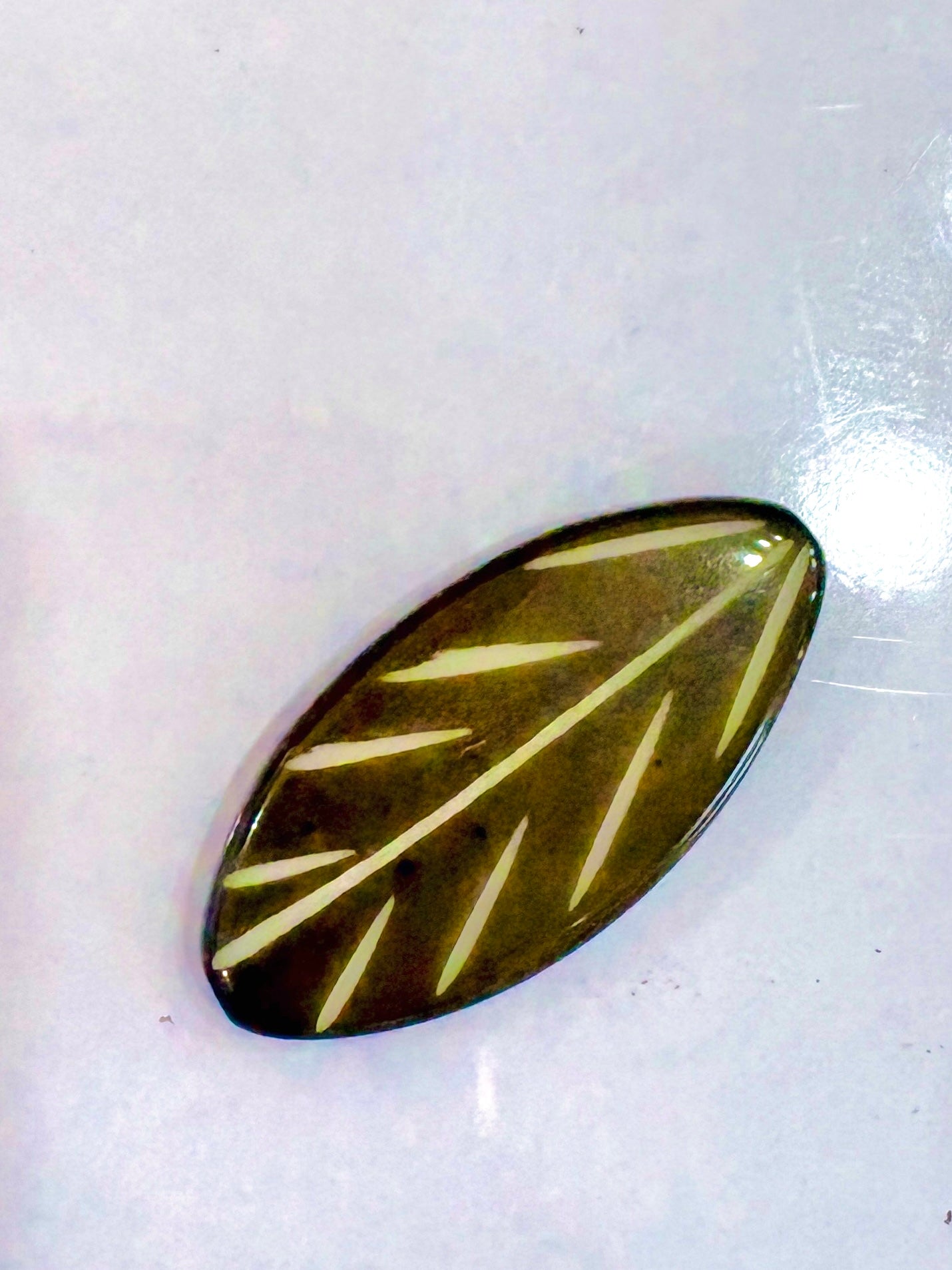 Hoja grande en resina