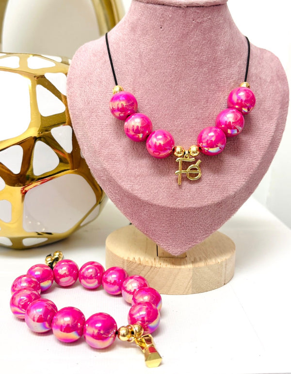 Taller en Coffee Boutique Aguada set de collar y prendas