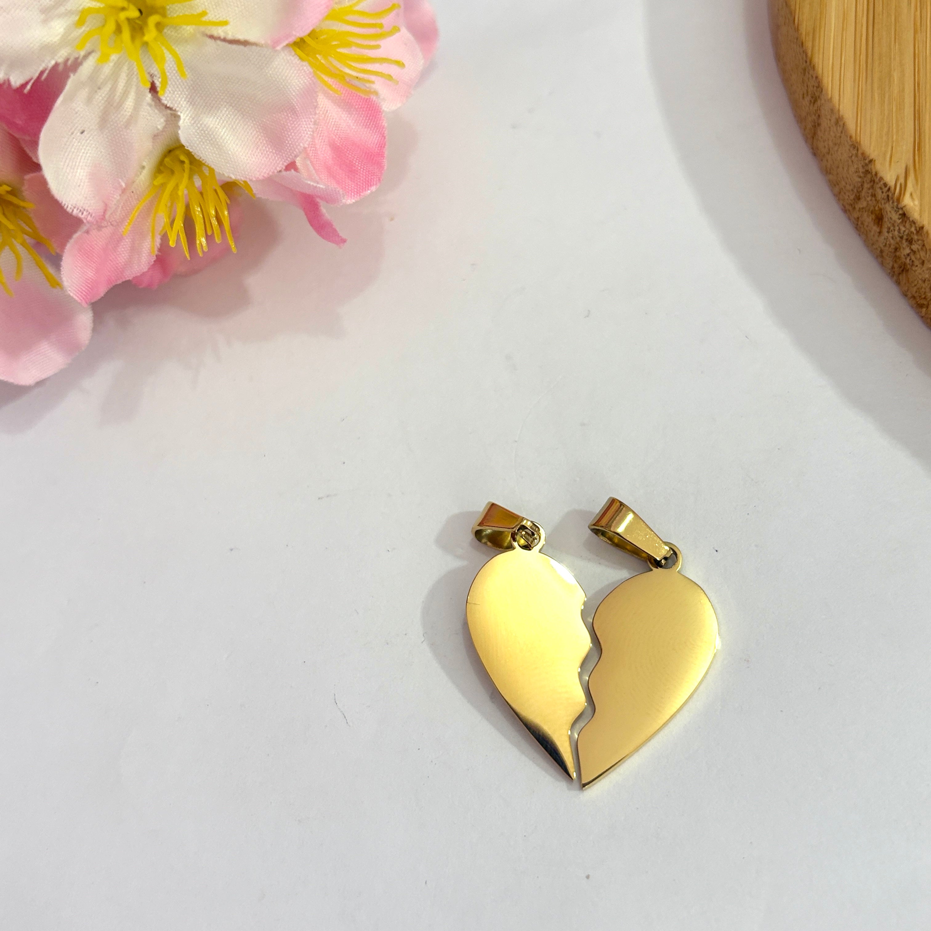 Corazón partido pareja amigas