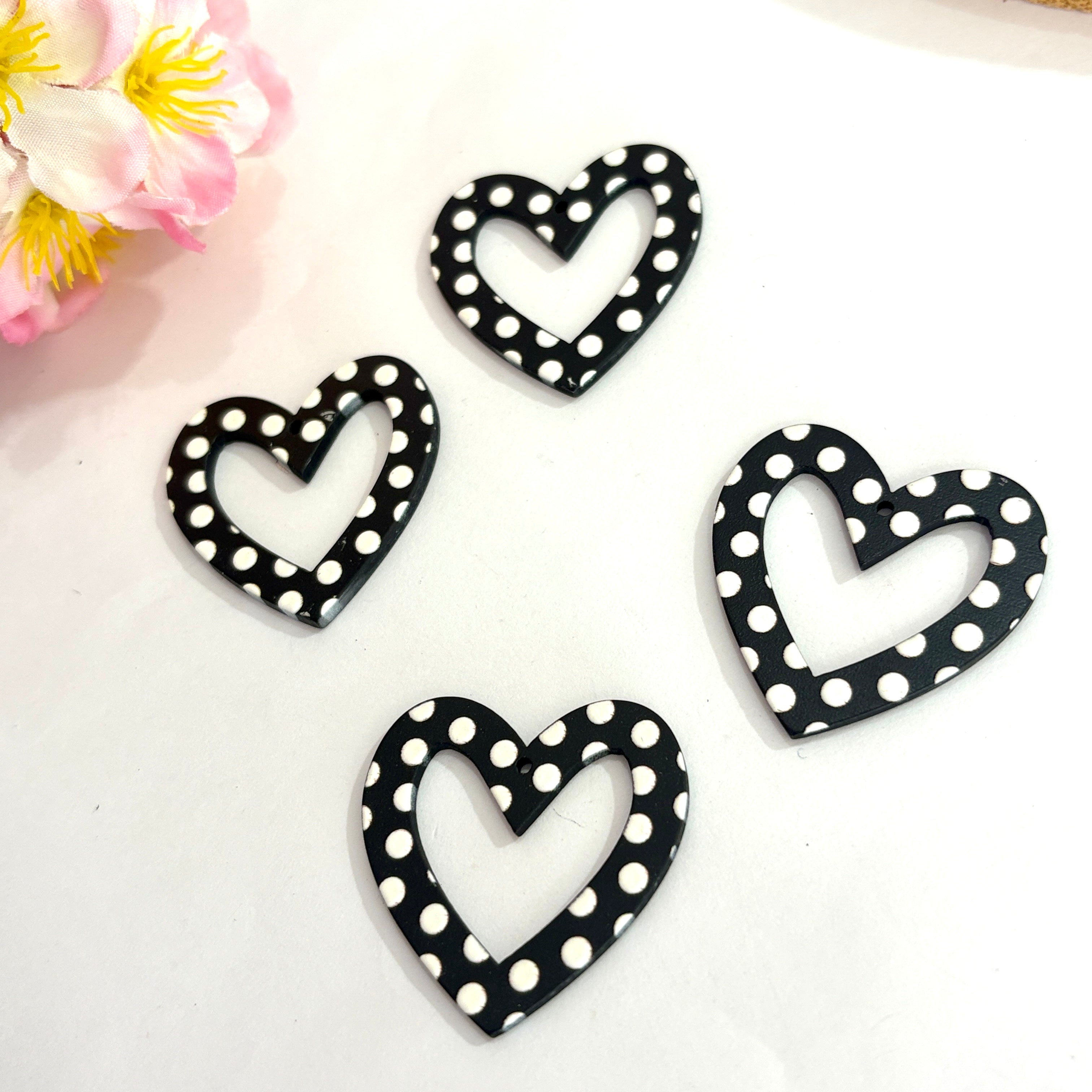 Corazón acrílico negro punto blancos