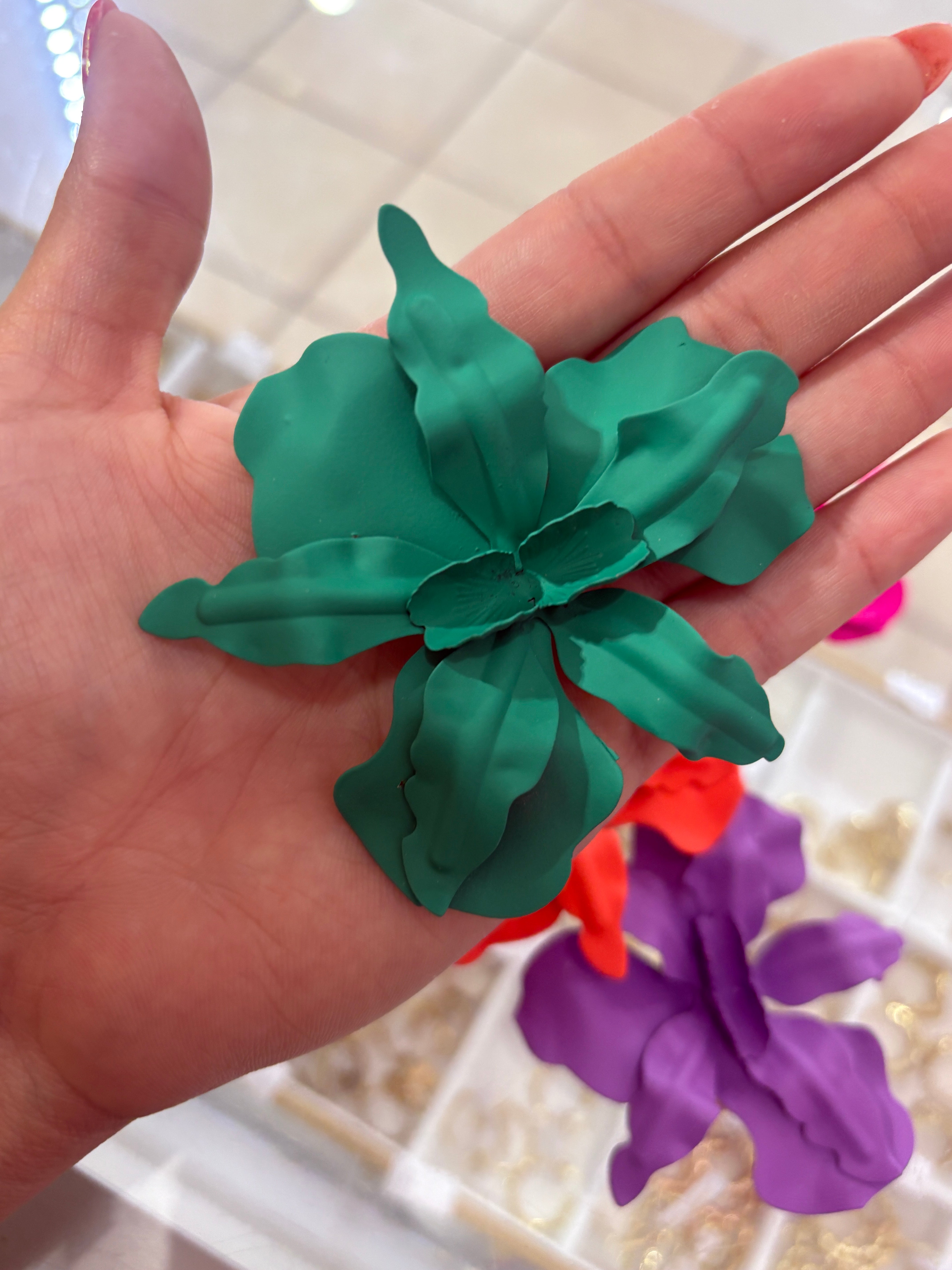 Flor esmaltada grande