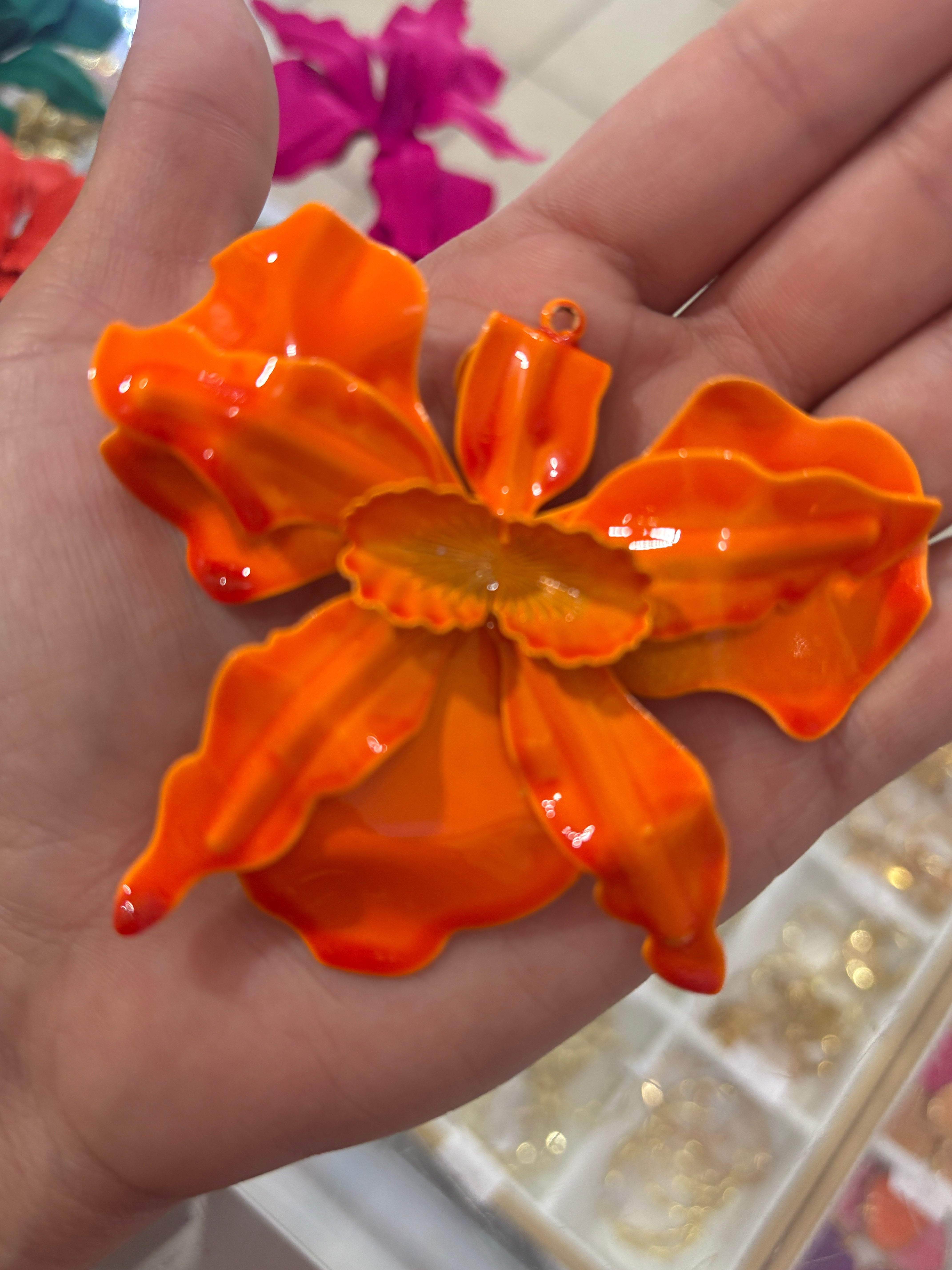 Flor esmaltada grande